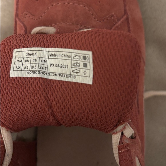 Vionic Walker Women's Plantar Fasciitis Shoe - Pink Rose Suede Size 7.5 - Picture 15 of 15